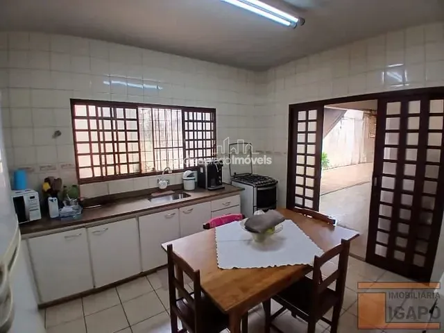 Casa com 360m² 3 quartos e 2 banheiros, à venda, no bairro Jardim Vilas Boas em Londrina