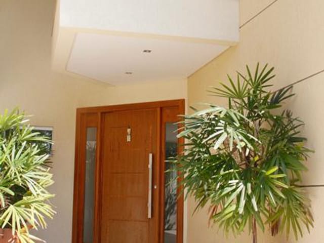 Casa com 737m² 4 quartos e 6 banheiros, à venda, no bairro Alphaville Flamboyant Residencial Araguaia em Goiânia