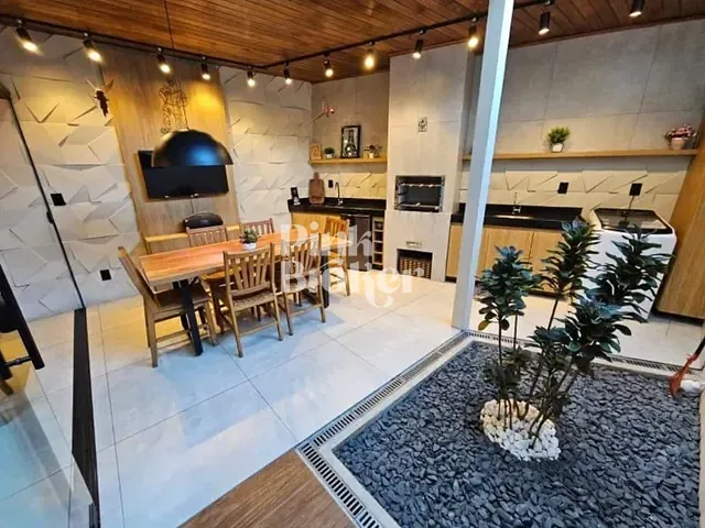 Casa 3 quartos e 3 banheiros, à venda, no bairro Cabral em Contagem