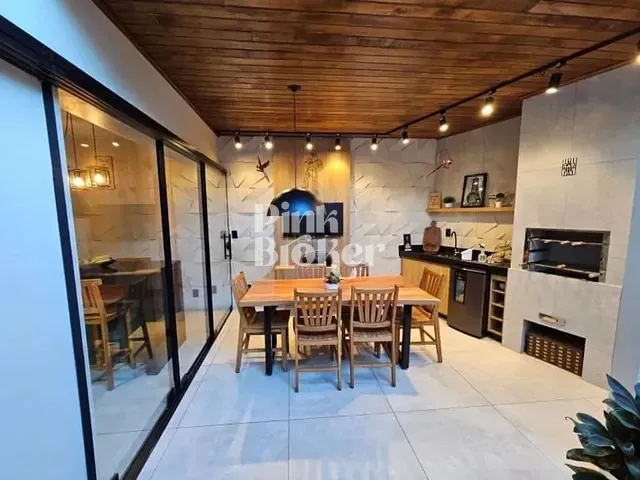 Casa 3 quartos e 3 banheiros, à venda, no bairro Cabral em Contagem