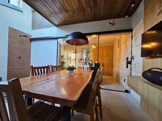Casa 3 quartos e 3 banheiros, à venda, no bairro Cabral em Contagem
