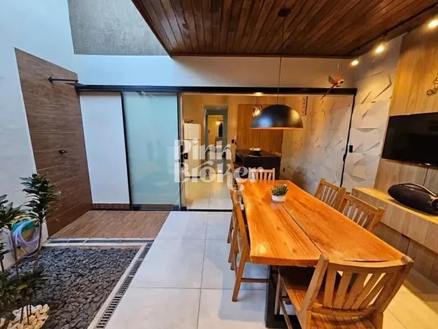 Casa 3 quartos e 3 banheiros, à venda, no bairro Cabral em Contagem