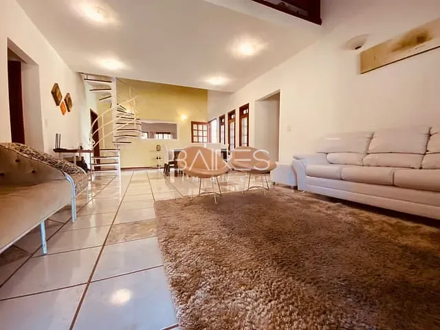 Casa com 3000m² 4 quartos e 3 banheiros, à venda, no bairro Guaripocaba em Bragança Paulista
