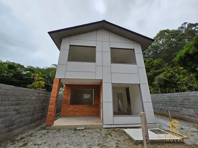 Casa com 106m² 2 quartos e 3 banheiros, à venda, no bairro Granja Spinelli em Nova Friburgo