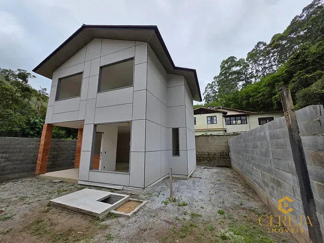 Casa com 106m² 2 quartos e 3 banheiros, à venda, no bairro Granja Spinelli em Nova Friburgo
