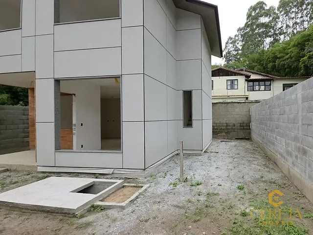 Casa com 106m² 2 quartos e 3 banheiros, à venda, no bairro Granja Spinelli em Nova Friburgo