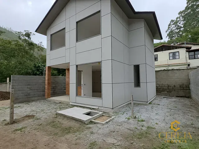 Casa com 106m² 2 quartos e 3 banheiros, à venda, no bairro Granja Spinelli em Nova Friburgo