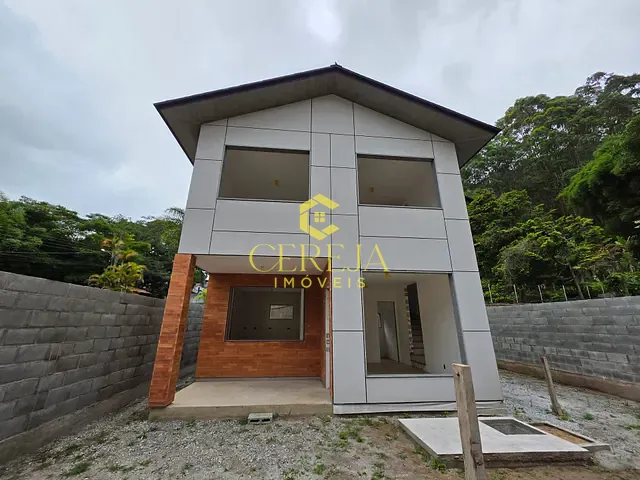 Casa com 106m² 2 quartos e 3 banheiros, à venda, no bairro Granja Spinelli em Nova Friburgo