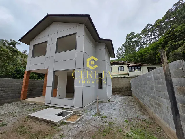 Casa com 106m² 2 quartos e 3 banheiros, à venda, no bairro Granja Spinelli em Nova Friburgo