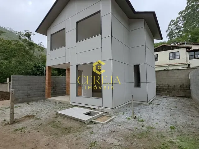 Casa com 106m² 2 quartos e 3 banheiros, à venda, no bairro Granja Spinelli em Nova Friburgo