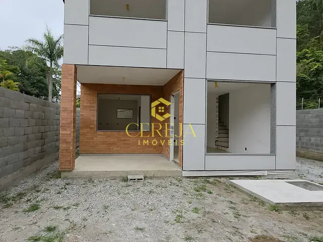 Casa com 106m² 2 quartos e 3 banheiros, à venda, no bairro Granja Spinelli em Nova Friburgo