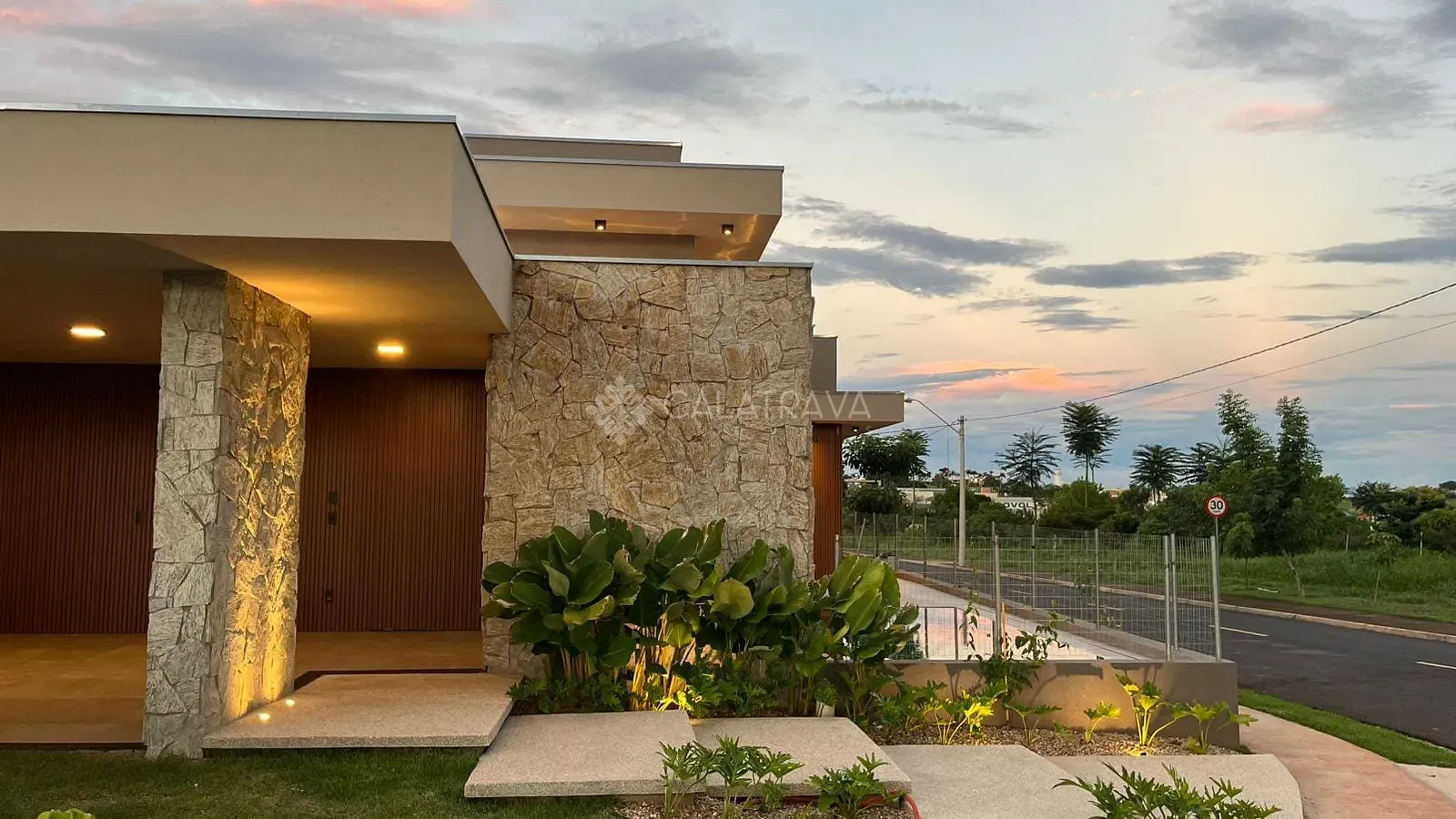 Casa, 3 quartos, 250 m² - Foto 2