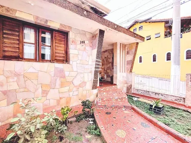 Casa com 345m² 4 quartos e 3 banheiros, à venda, no bairro Jardim das Belezas em Carapicuíba
