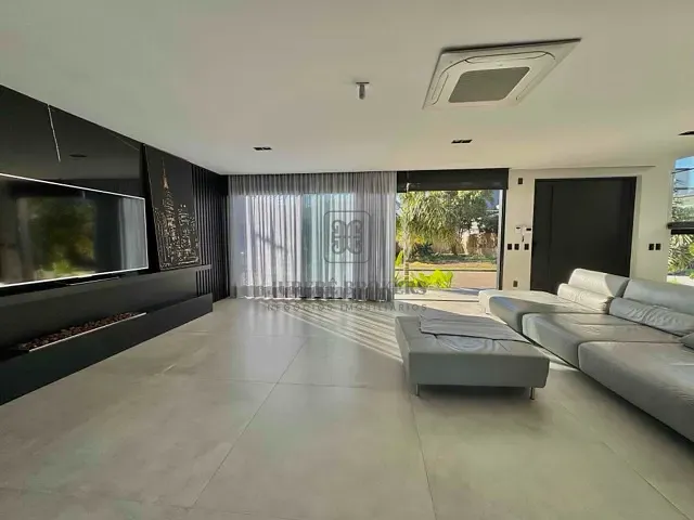 Casa 5 quartos e 7 banheiros, à venda ou para alugar, no bairro Jurerê Internacional em Florianópolis