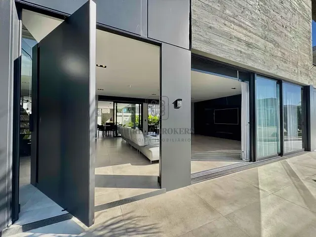 Casa 5 quartos e 7 banheiros, à venda ou para alugar, no bairro Jurerê Internacional em Florianópolis