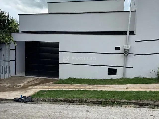 Casa com 130m² 2 quartos e 2 banheiros, à venda, no bairro Residencial Flor do Ipê II em Senador Canedo
