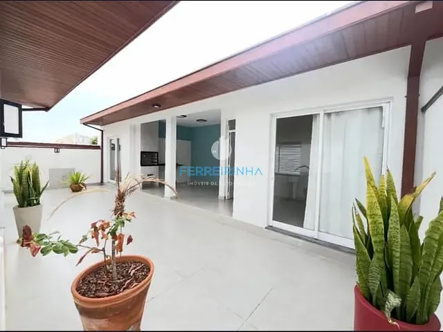 Casa com 330m² 5 quartos e 3 banheiros, para alugar, no bairro Urbanova em São José dos Campos