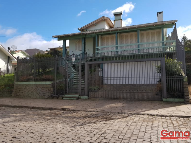 Casa com 300m² 5 quartos e 4 banheiros, à venda, no bairro Centro em Nova Prata