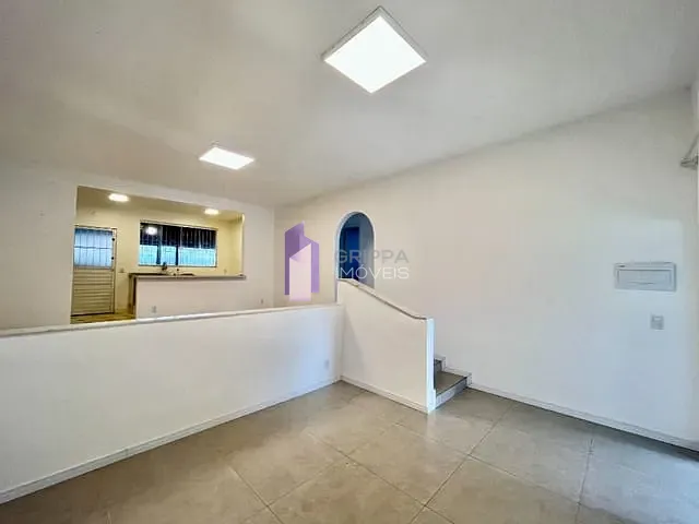 Casa com 800m² 4 quartos e 2 banheiros, à venda, no bairro Itaipu em Niterói