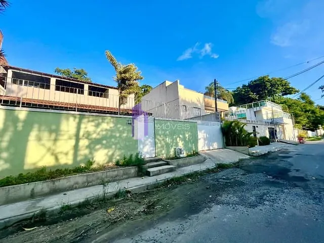 Casa com 800m² 4 quartos e 2 banheiros, à venda, no bairro Itaipu em Niterói