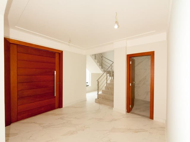 Casa com 390m² 3 quartos e 6 banheiros, à venda, no bairro Mata da Praia em Vitória