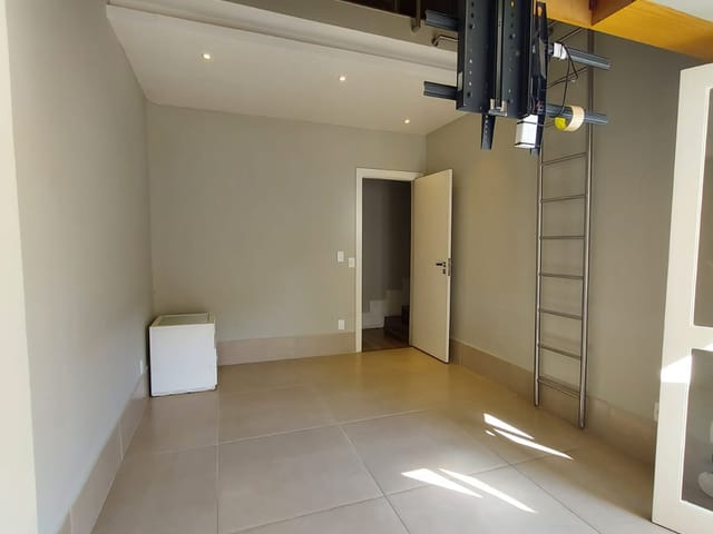 Casa com 1210m² 4 quartos e 6 banheiros, para alugar, no bairro Condominio Vista Alegre em Vinhedo