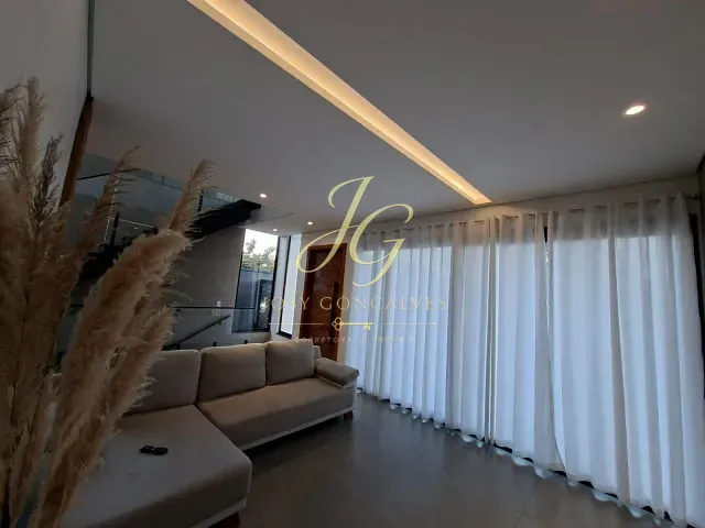 Casa 3 quartos e 4 banheiros, à venda, no bairro Fazenda Rodeio em Mogi das Cruzes