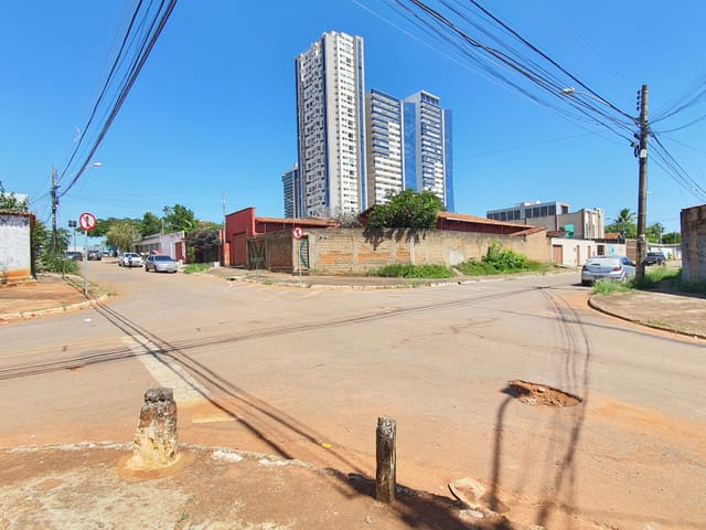 Casa com 400m² 3 quartos e 2 banheiros, à venda, no bairro Água Branca em Goiânia