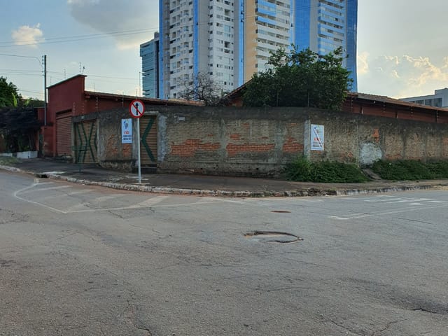Casa com 400m² 3 quartos e 2 banheiros, à venda, no bairro Água Branca em Goiânia