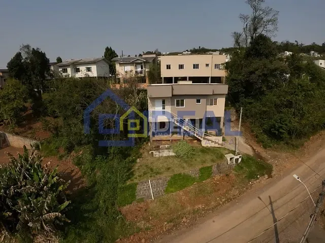 Casa 6 quartos e 3 banheiros, à venda, no bairro Arvoredo em Concórdia