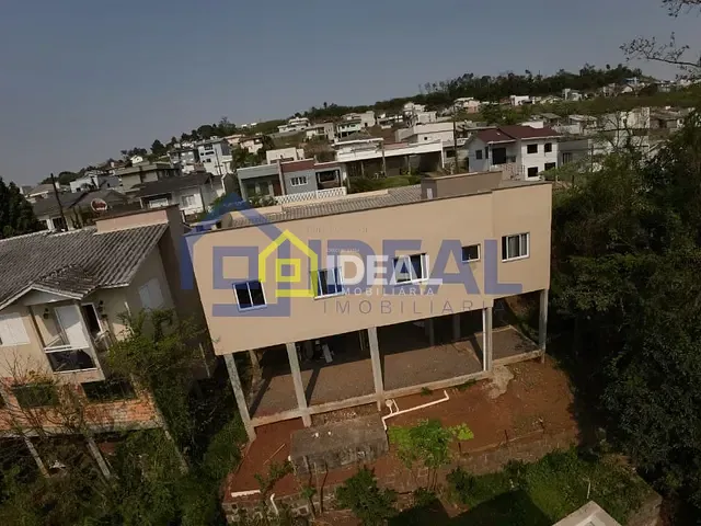 Casa 6 quartos e 3 banheiros, à venda, no bairro Arvoredo em Concórdia