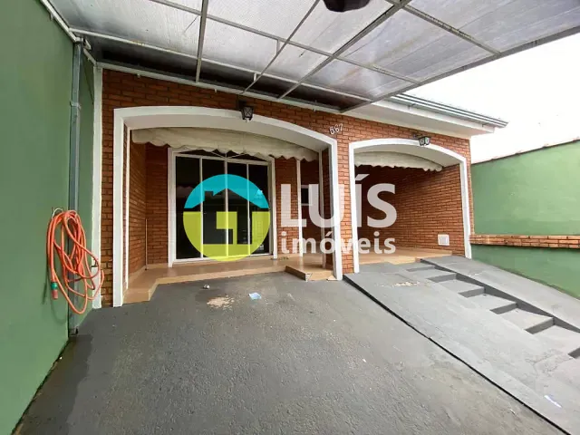 Casa 3 quartos e 4 banheiros, para alugar, no bairro Centro em Guaranésia