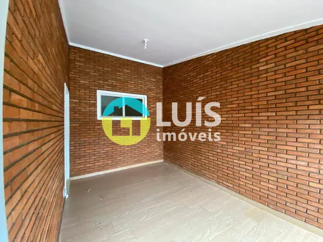 Casa 3 quartos e 4 banheiros, para alugar, no bairro Centro em Guaranésia