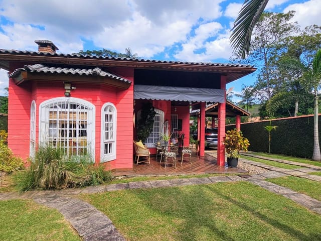 Casa no alto Penedo com vIsta para Serra da Mantiqueira!