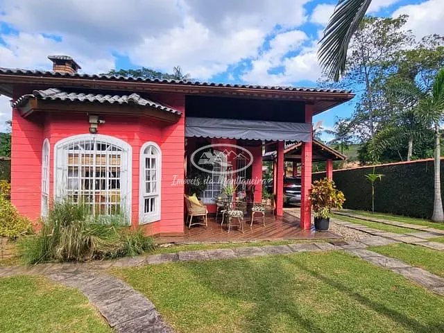 Casa com 600m² 3 quartos e 2 banheiros, à venda, no bairro Fazendinha (Penedo) em Itatiaia