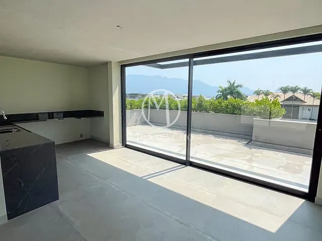 Casa com 1200m² 5 quartos e 7 banheiros, à venda, no bairro Barra da Tijuca em Rio de Janeiro