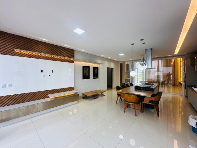 Casa com 469m² 3 quartos e 4 banheiros, à venda, no bairro Condomínio do Lago 1ª Etapa em Goiânia