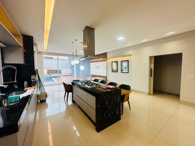 Casa com 469m² 3 quartos e 4 banheiros, à venda, no bairro Condomínio do Lago 1ª Etapa em Goiânia