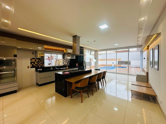 Casa com 469m² 3 quartos e 4 banheiros, à venda, no bairro Condomínio do Lago 1ª Etapa em Goiânia