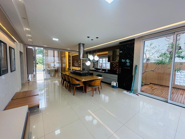 Casa com 469m² 3 quartos e 4 banheiros, à venda, no bairro Condomínio do Lago 1ª Etapa em Goiânia