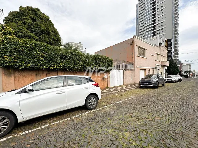 Casa com 651m², à venda, no bairro Estrela em Ponta Grossa