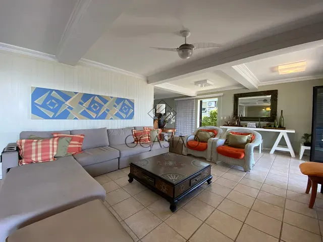 Casa com 400m², à venda, no bairro Centro em Porto Belo
