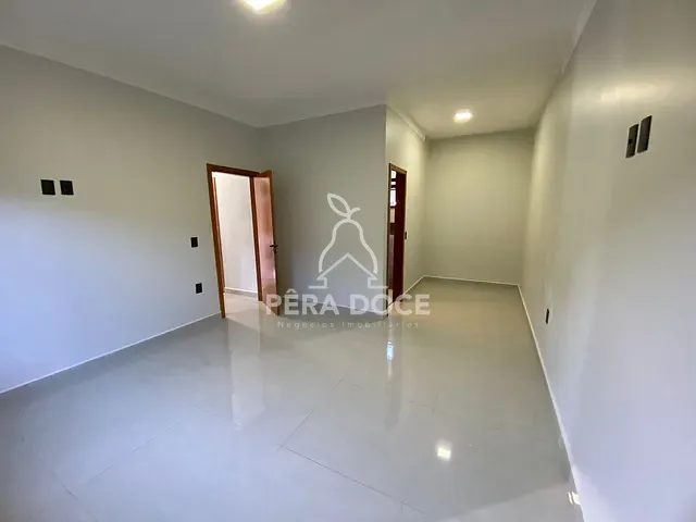 Casa 3 quartos e 2 banheiros, à venda, no bairro Parque das Laranjeiras II em Uberaba