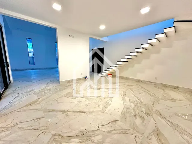 Casa com 950m² 4 quartos e 6 banheiros, à venda, no bairro Condomínio Residencial Shamballa III em Atibaia