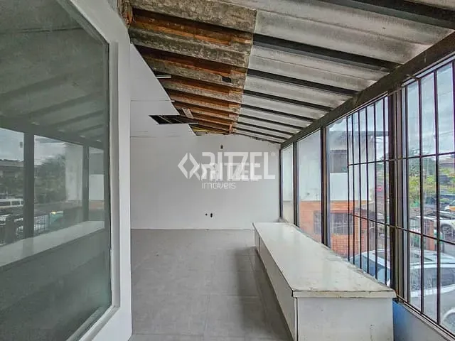 Casa com 420m² 2 quartos e 3 banheiros, para alugar, no bairro Industrial em Novo Hamburgo