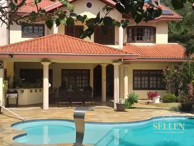 Casa com 1470m² 4 quartos e 4 banheiros, à venda, no bairro Praia das Taquaras em Balneário Camboriú