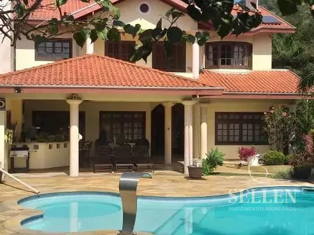 Casa com 1470m² 4 quartos e 4 banheiros, à venda, no bairro Praia das Taquaras em Balneário Camboriú