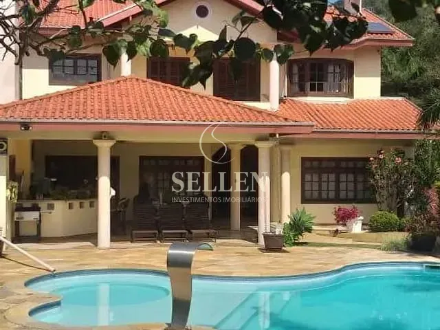 Casa com 1470m² 4 quartos e 4 banheiros, à venda, no bairro Praia das Taquaras em Balneário Camboriú