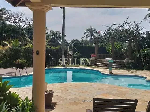 Casa com 1470m² 4 quartos e 4 banheiros, à venda, no bairro Praia das Taquaras em Balneário Camboriú