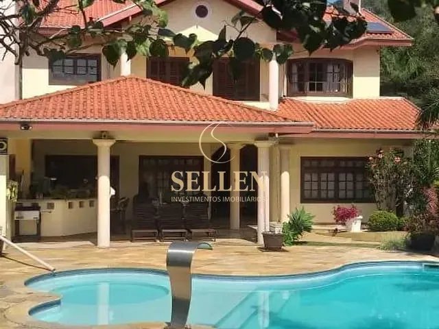 Casa com 1470m² 4 quartos e 4 banheiros, à venda, no bairro Praia das Taquaras em Balneário Camboriú